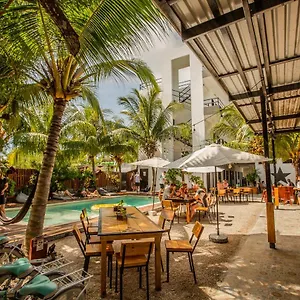 Che & Bar Hostel