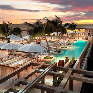 Hotel Motto By Hilton Tulum